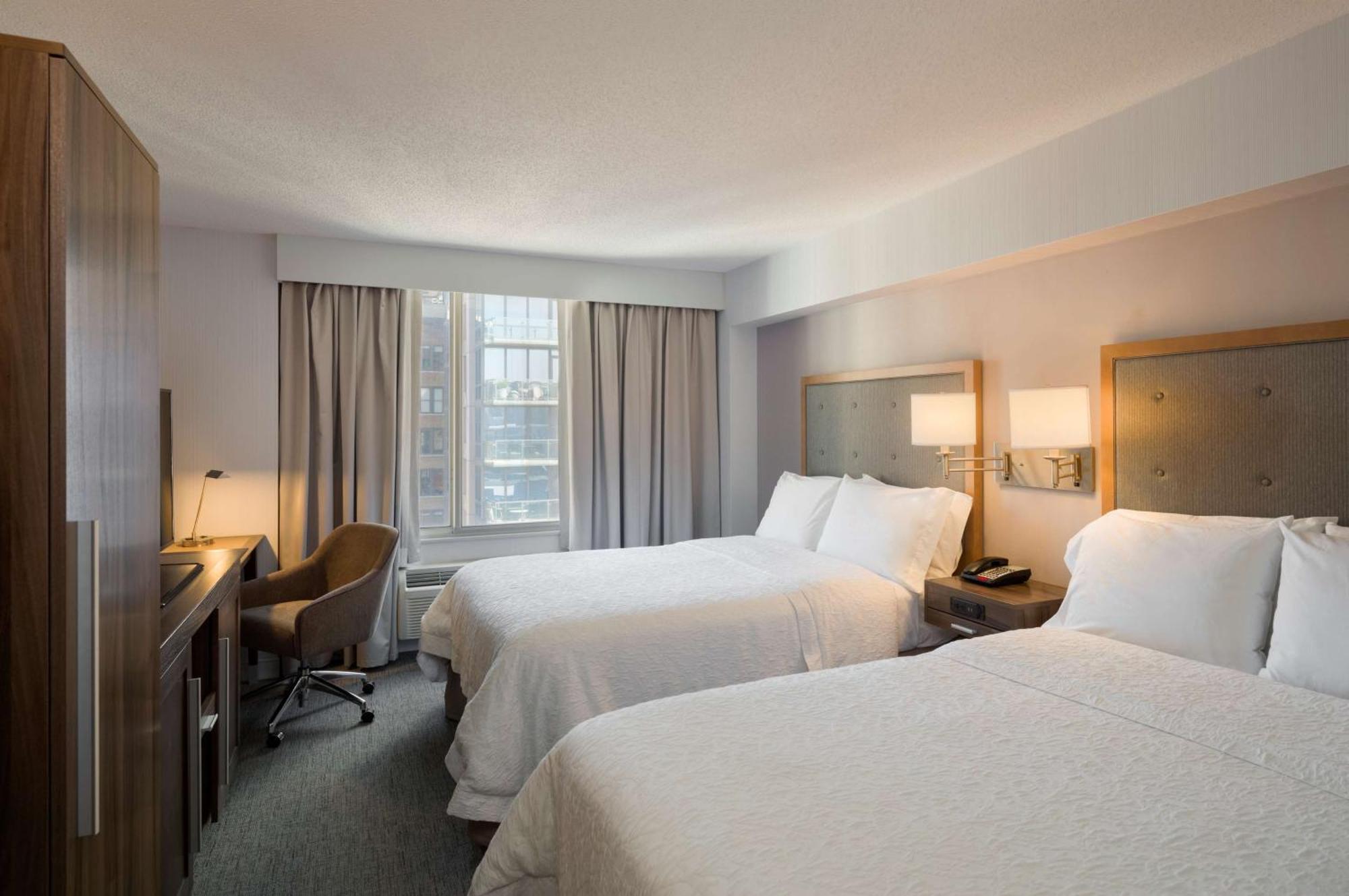 Hampton Inn Manhattan Chelsea New York Exterior photo